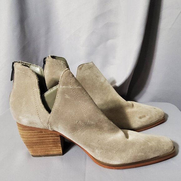 Vince Camuto Gigietta Tortila  Shoe Women Suede Ankle Cut Out Tan Booties Sz 9M - Picture 8 of 12